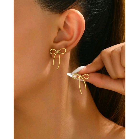 Anthropologie Jewelry - Anthropologie Giselle Gold Dainty Bow Earrings